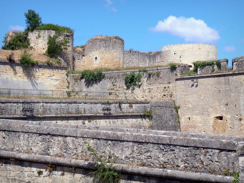 FRANCIA CIUDADELA BLAYE CRUCEROS BLAYE GARONA GARONNE UNESCO BLAYE LOUIS XIV LUIS XIV CRUCEROS FLUVIALES FRANCIA BLAYE RIO GARONA GARONNE RIVER CRUISES #Francia #Blaye #CrucerosFluviales #CrucerosFluvialesFrancia #FranceRiverCruises